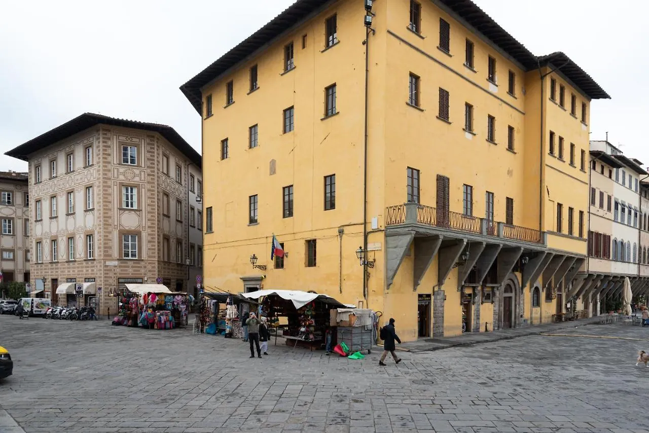 Eclectic Apartment In Santa Croce Florence
