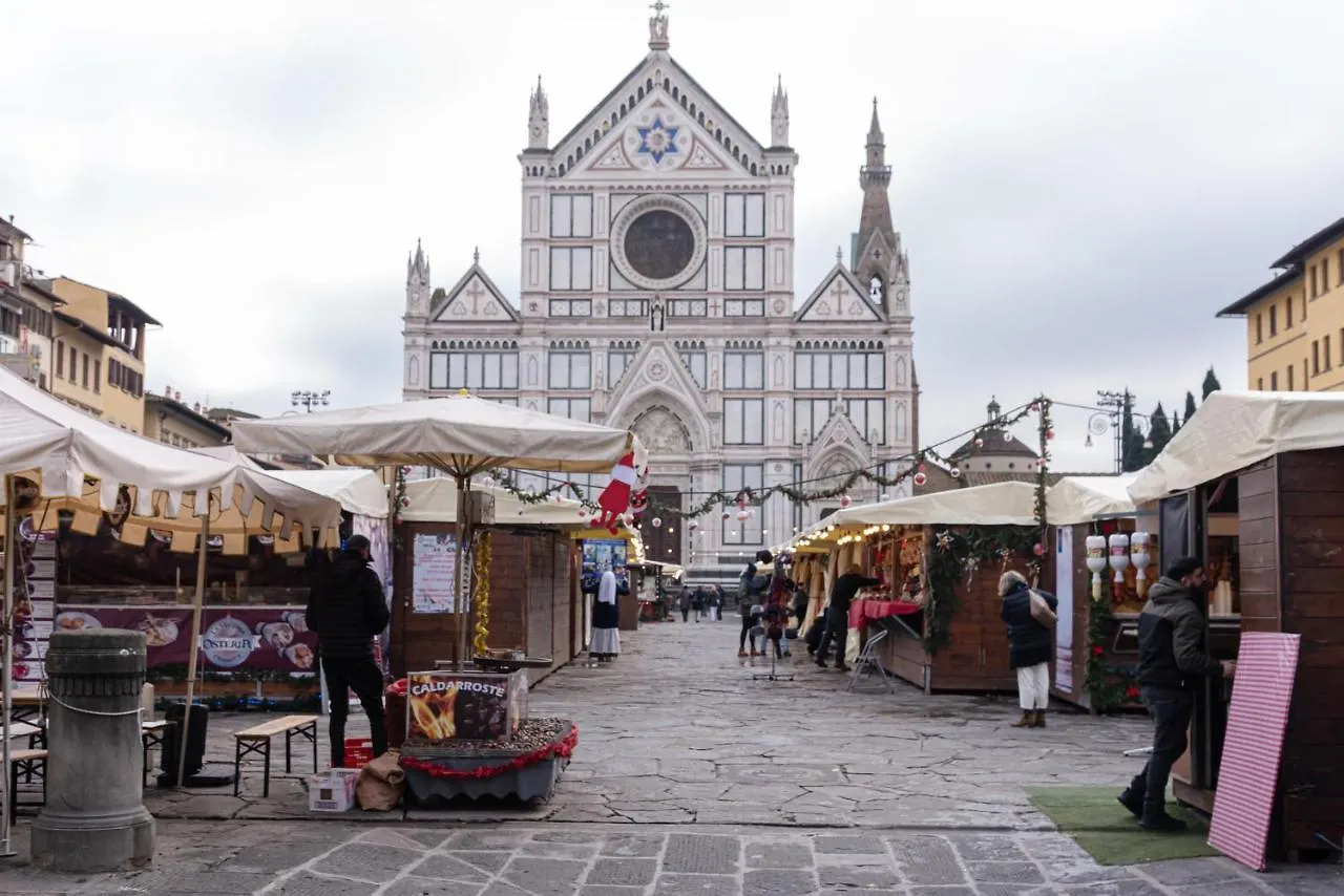 Eclectic Apartment In Santa Croce Florence