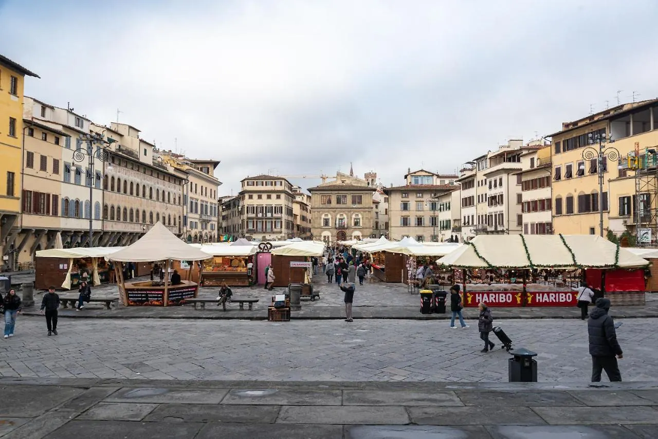 Eclectic Apartment In Santa Croce Florence