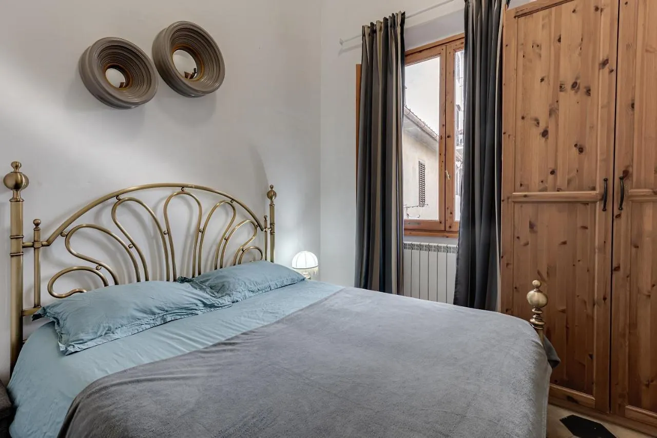 Eclectic Apartment In Santa Croce Florence