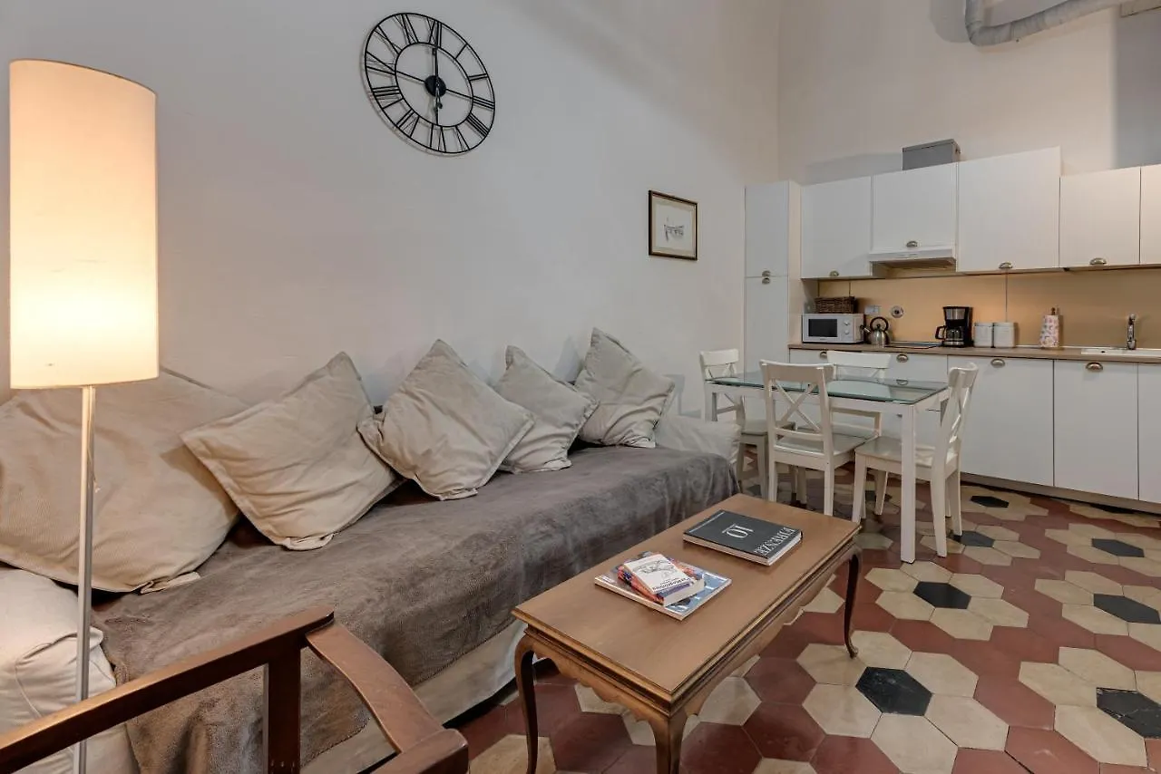 Eclectic Apartment In Santa Croce Florence