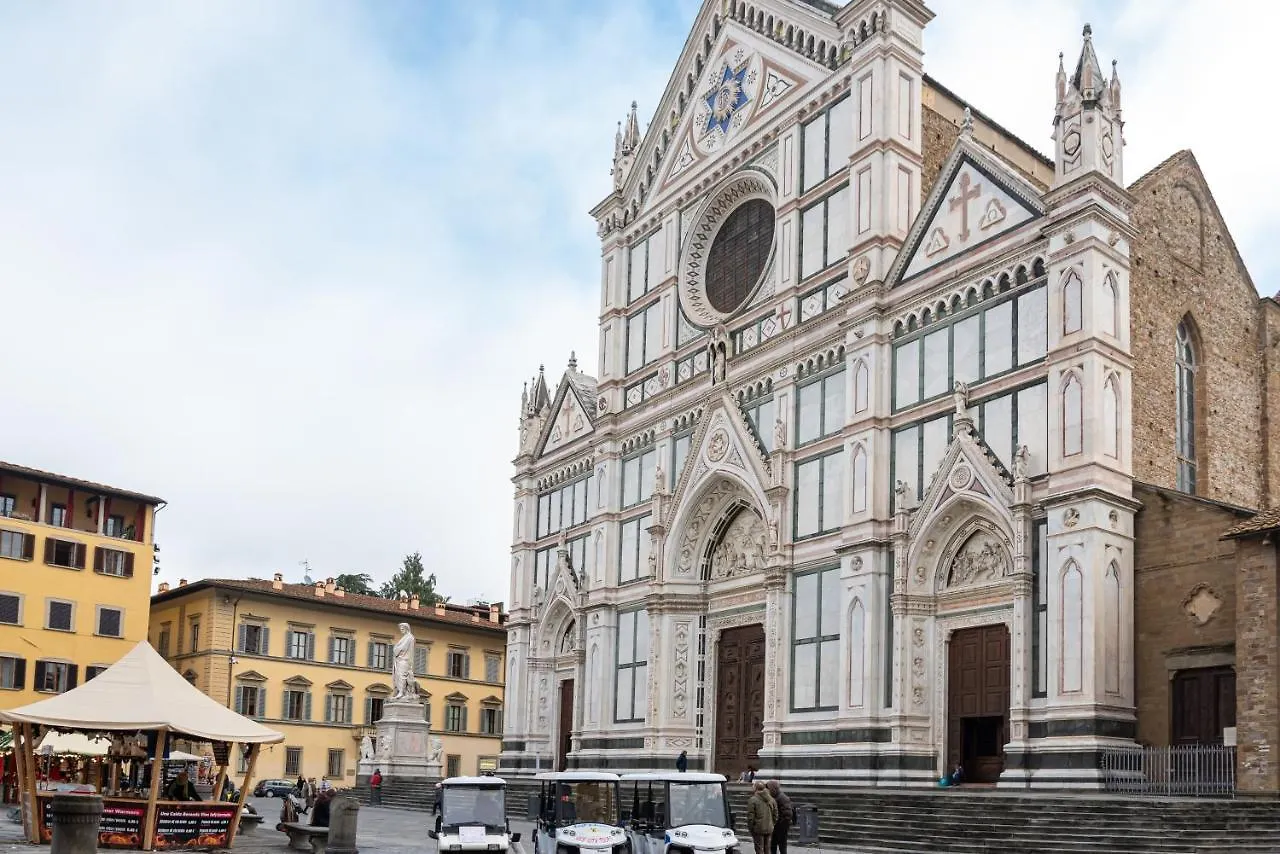 Eclectic Apartment In Santa Croce Florence