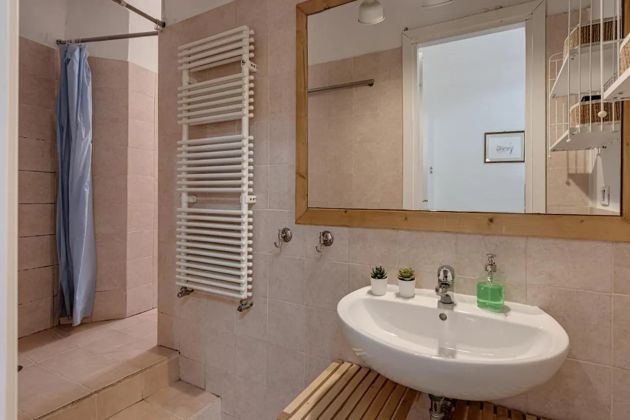 Eclectic Apartment In Santa Croce Florence