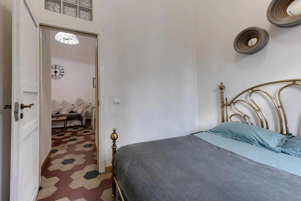 Eclectic Apartment In Santa Croce Florence