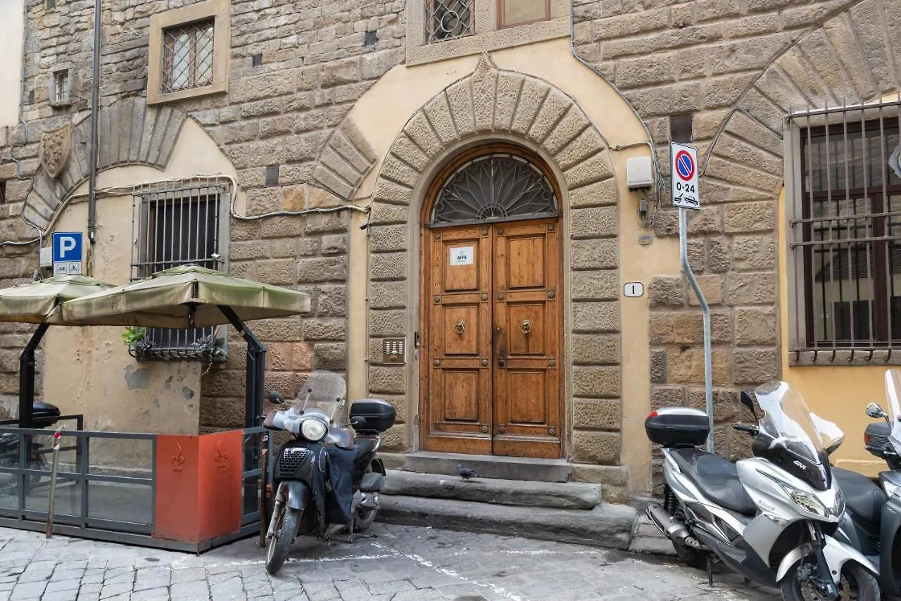 Eclectic Apartment In Santa Croce Florence