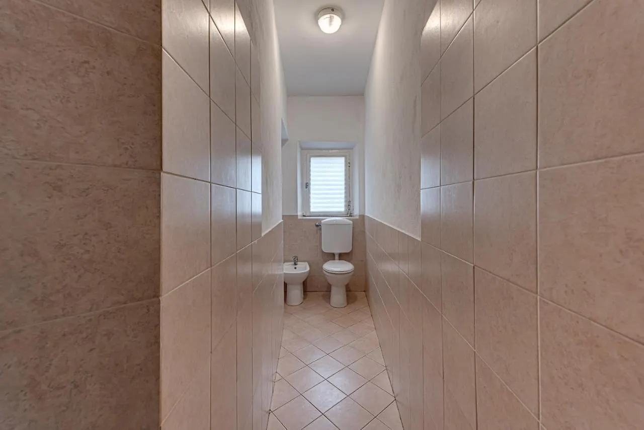 Eclectic Apartment In Santa Croce Florence