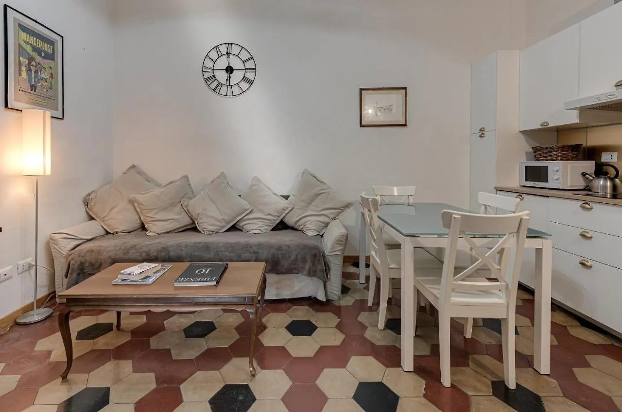 Eclectic Apartment In Santa Croce Florence