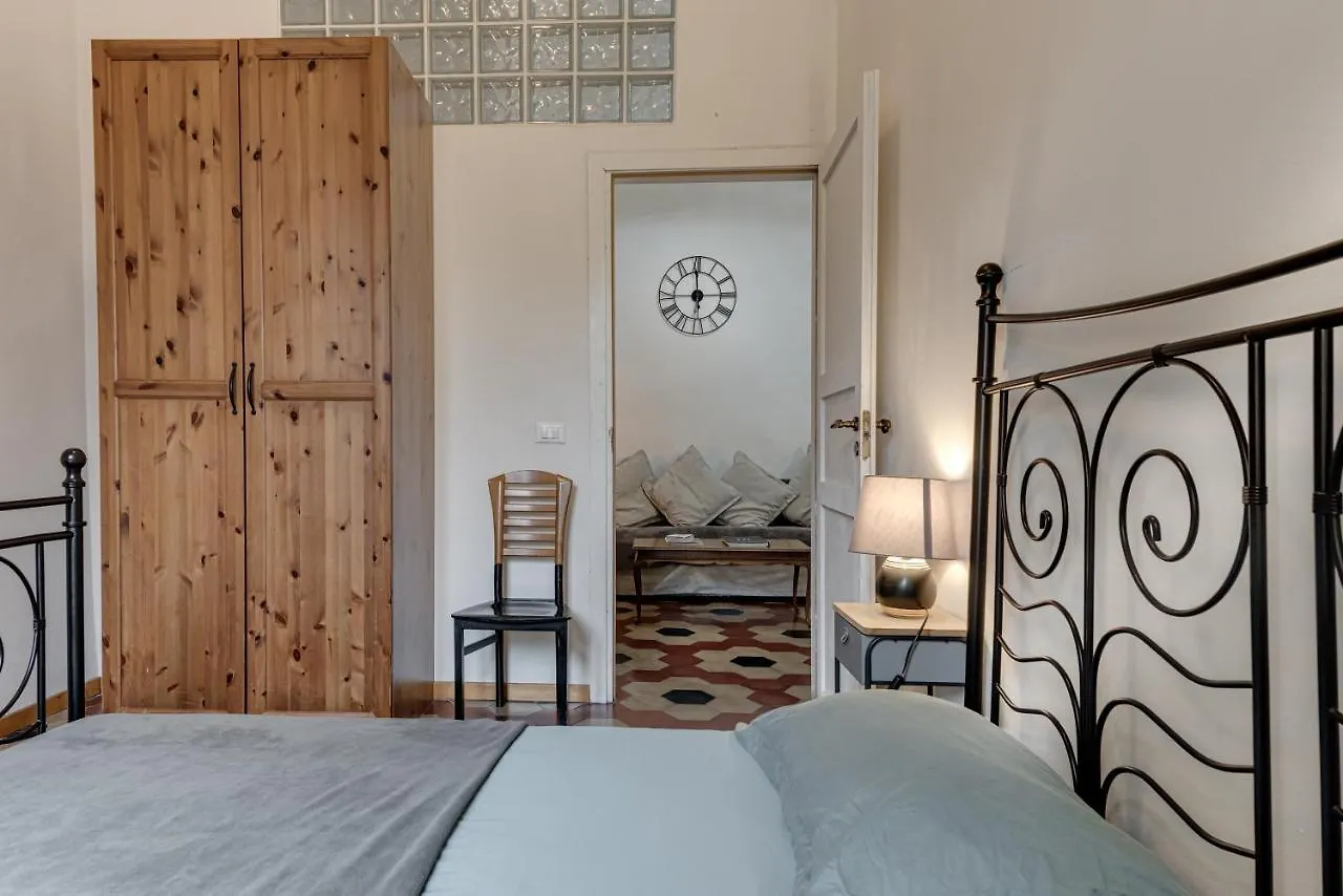 Eclectic Apartment In Santa Croce Florence Italy